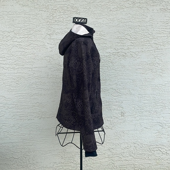 Lululemon Getaway Jacket with Graphics - Picture 7 of 15